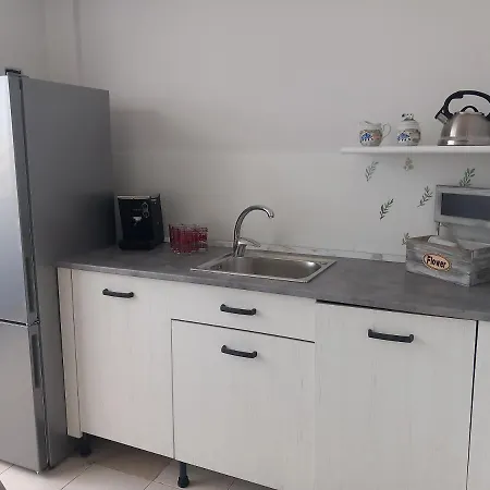 Nyaraló Ale Apartament *